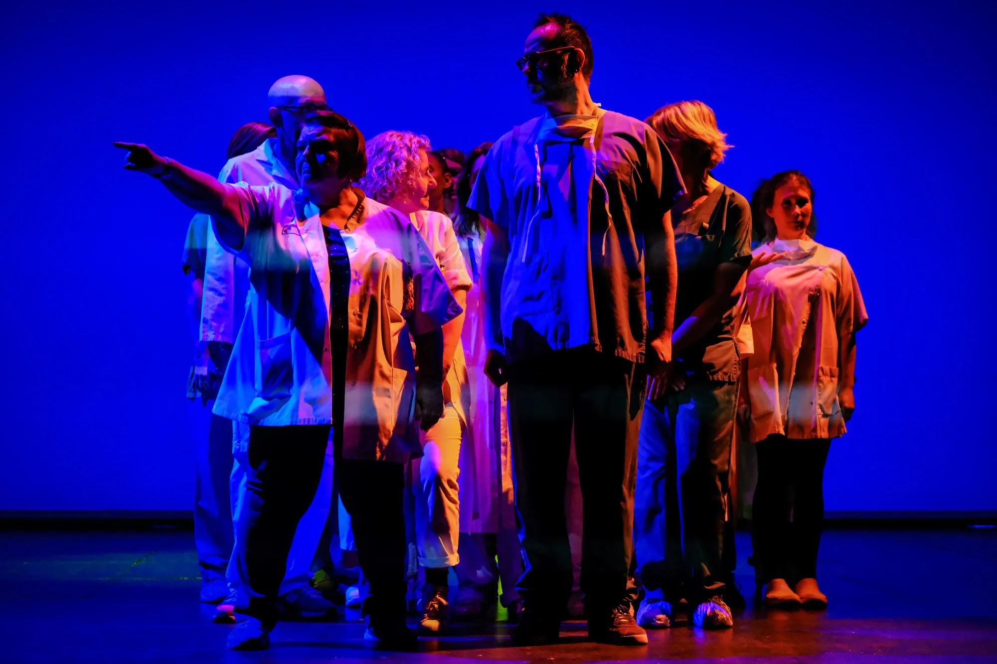 Extrait de la représentation du spectacle « 99 soignant.e.s » au théâtre national de La Criée, à Marseille. Projet financé par Phoceo.